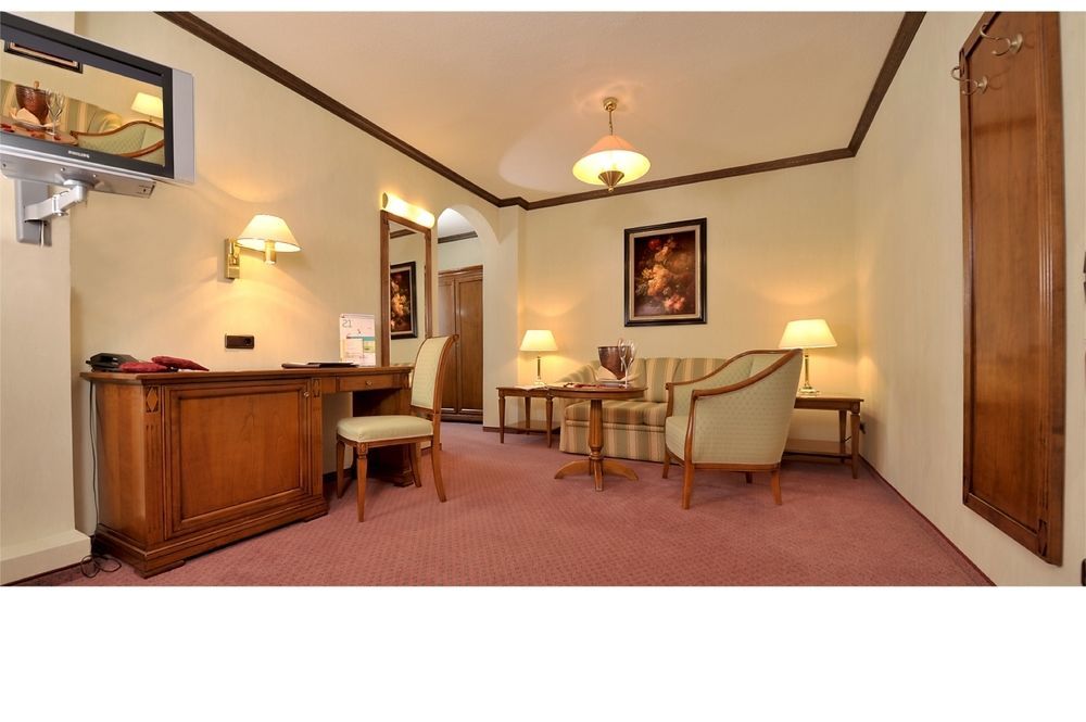 Lohmann'S Romantik Hotel Gravenberg Langenfeld  Esterno foto