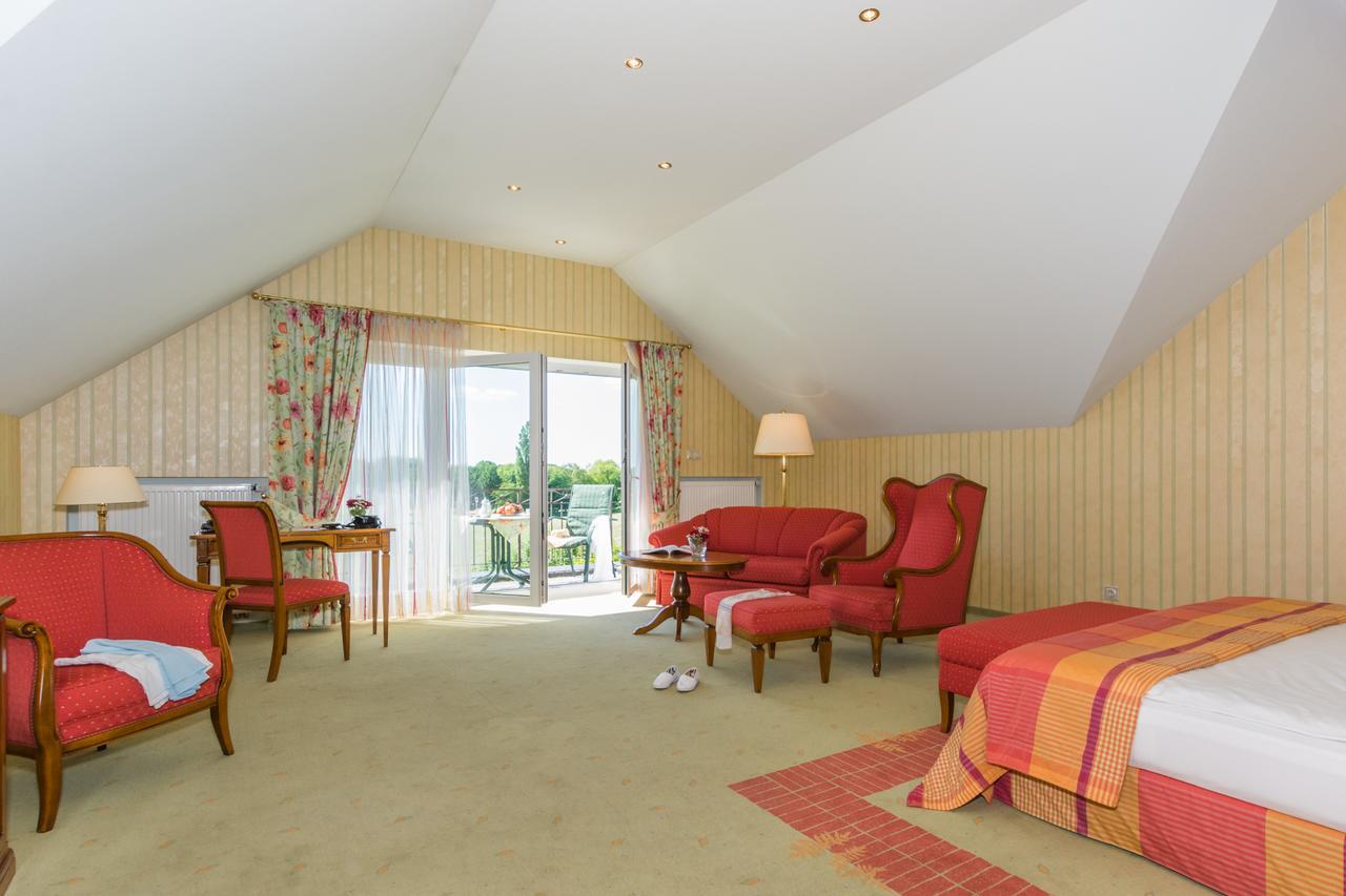 Lohmann'S Romantik Hotel Gravenberg Langenfeld  Esterno foto