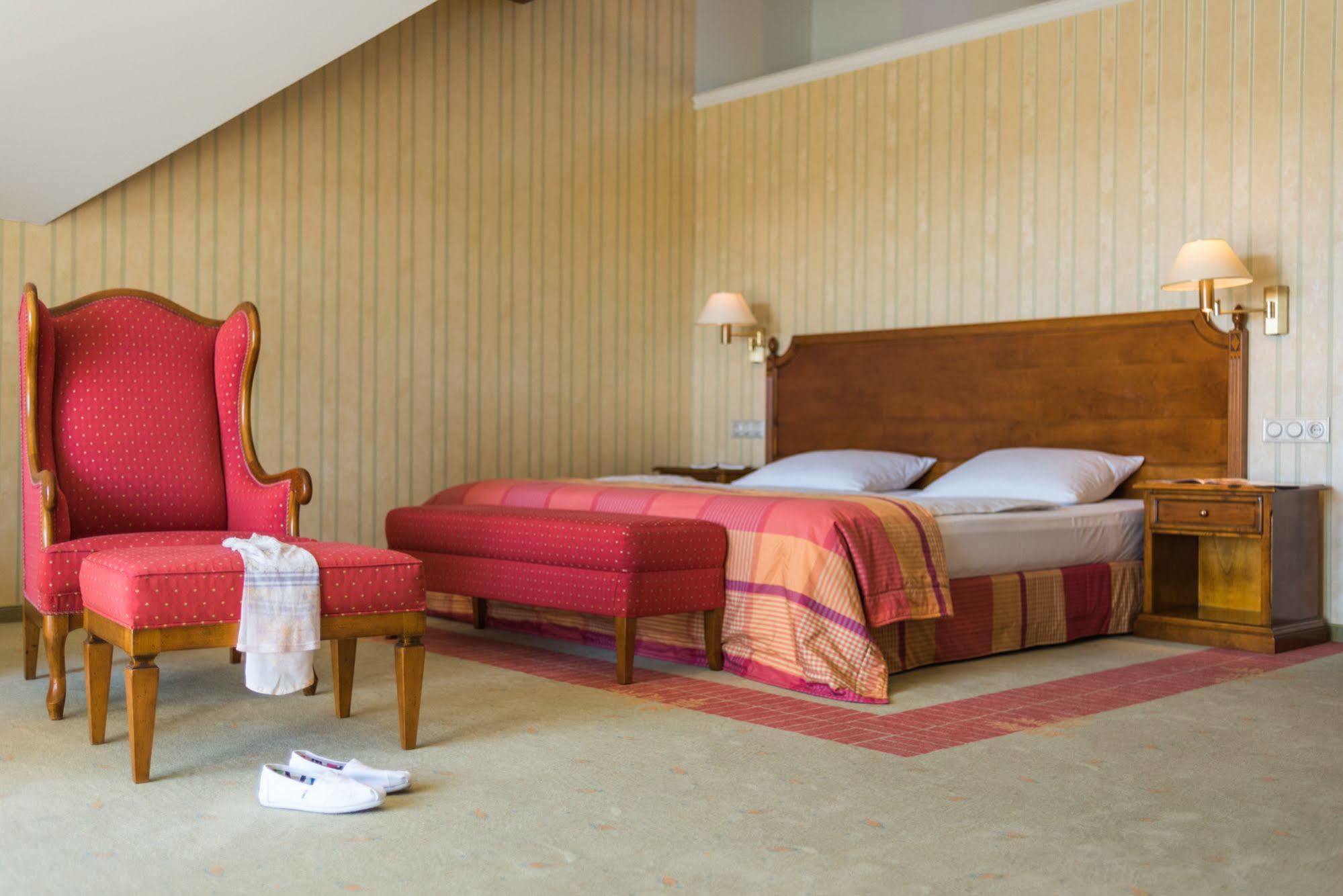 Lohmann'S Romantik Hotel Gravenberg Langenfeld  Esterno foto