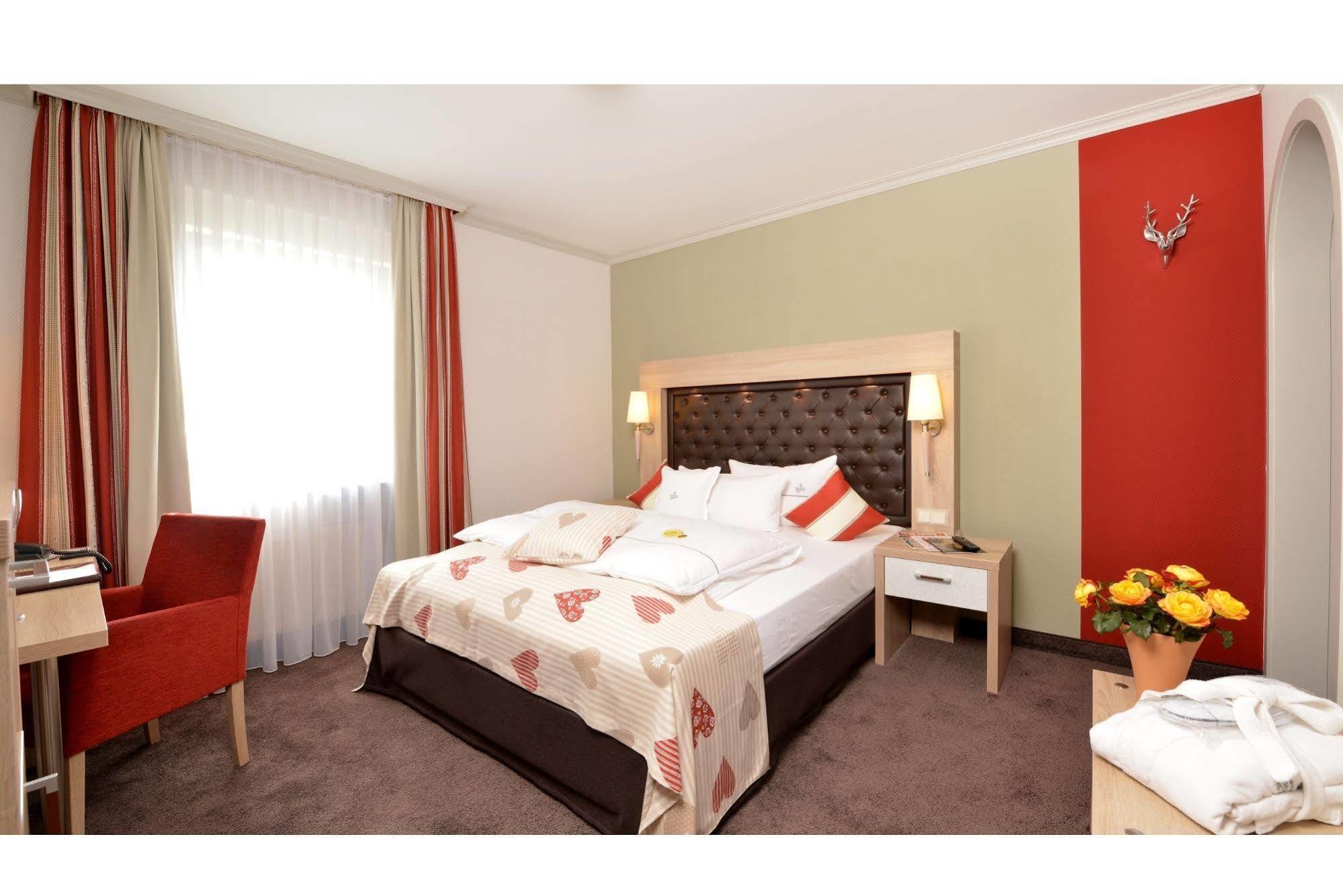Lohmann'S Romantik Hotel Gravenberg Langenfeld  Esterno foto
