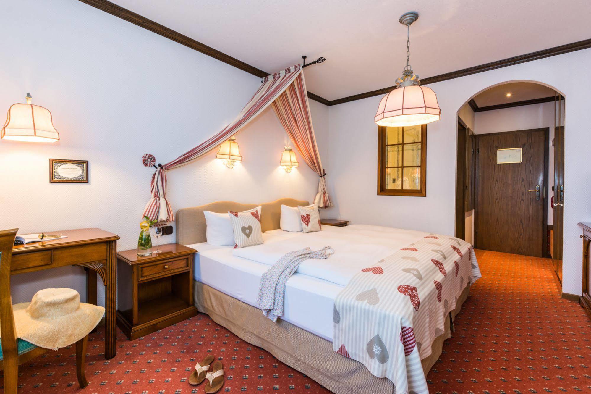 Lohmann'S Romantik Hotel Gravenberg Langenfeld  Esterno foto