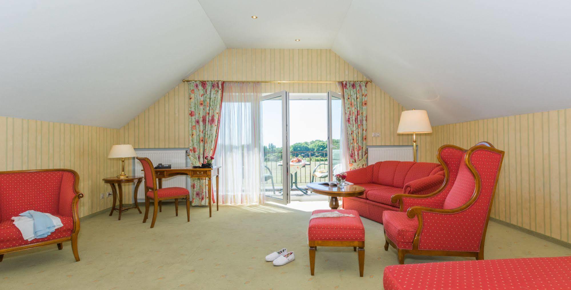 Lohmann'S Romantik Hotel Gravenberg Langenfeld  Esterno foto