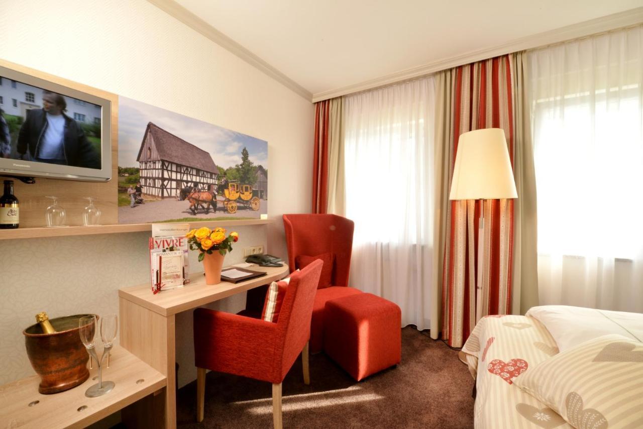 Lohmann'S Romantik Hotel Gravenberg Langenfeld  Esterno foto